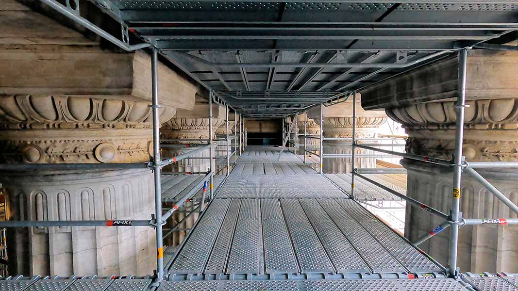 Andamio mezzanina para mantenimiento edificio