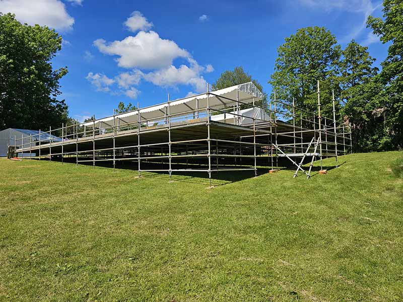 piattaforma in ponteggio multidirezionale per accoglienza ospiti