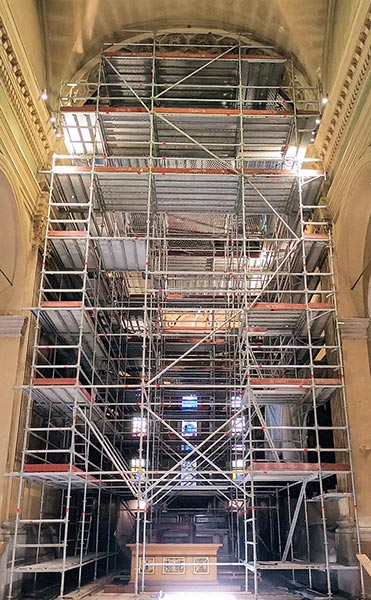 Foto de andamio para iglesias