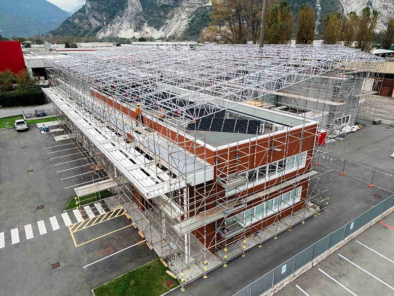 Andamio multidireccional con cubierta