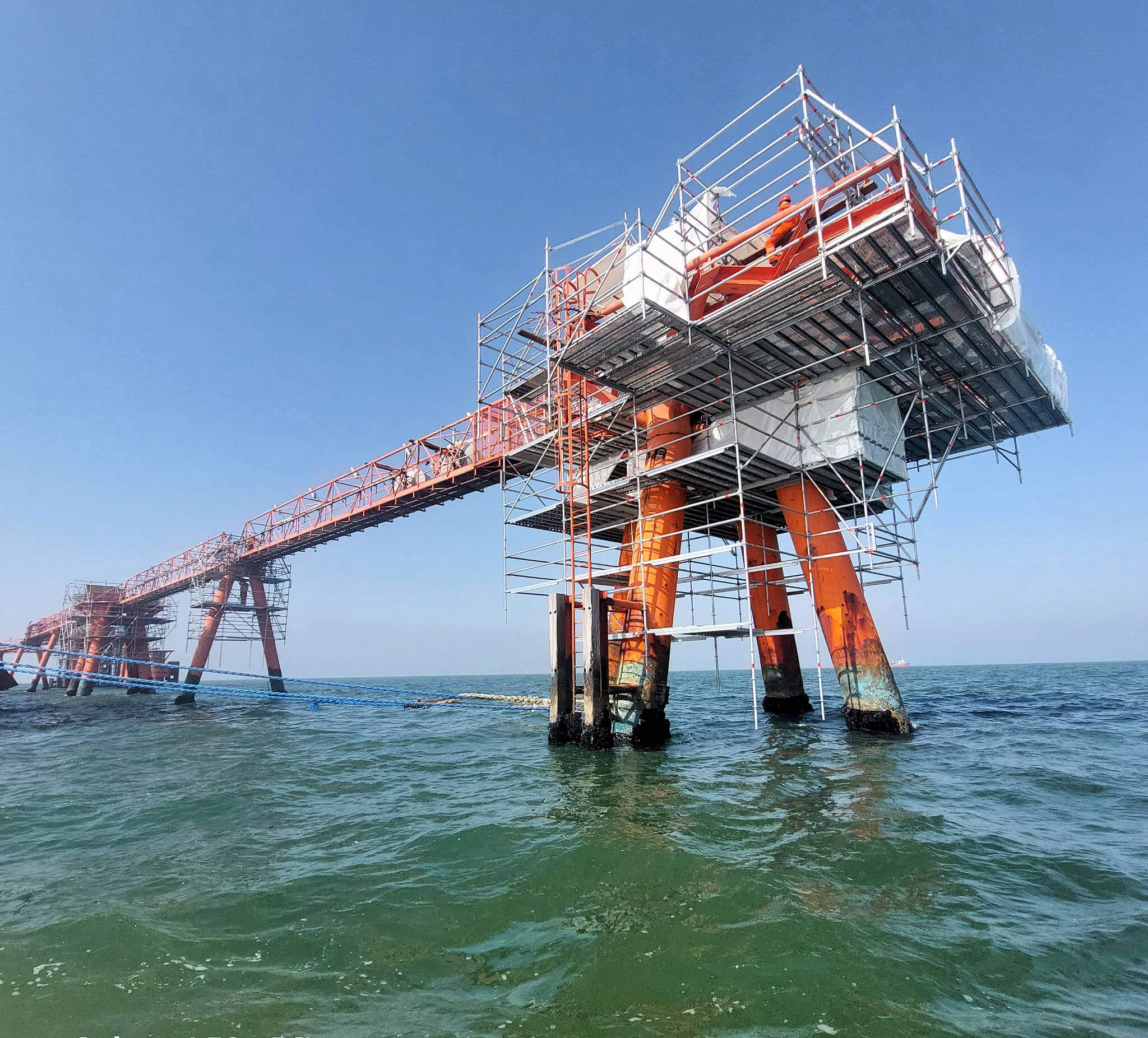 Ravenna rigasification terminal scaffolding